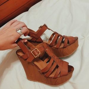 BROWN WEDGES
